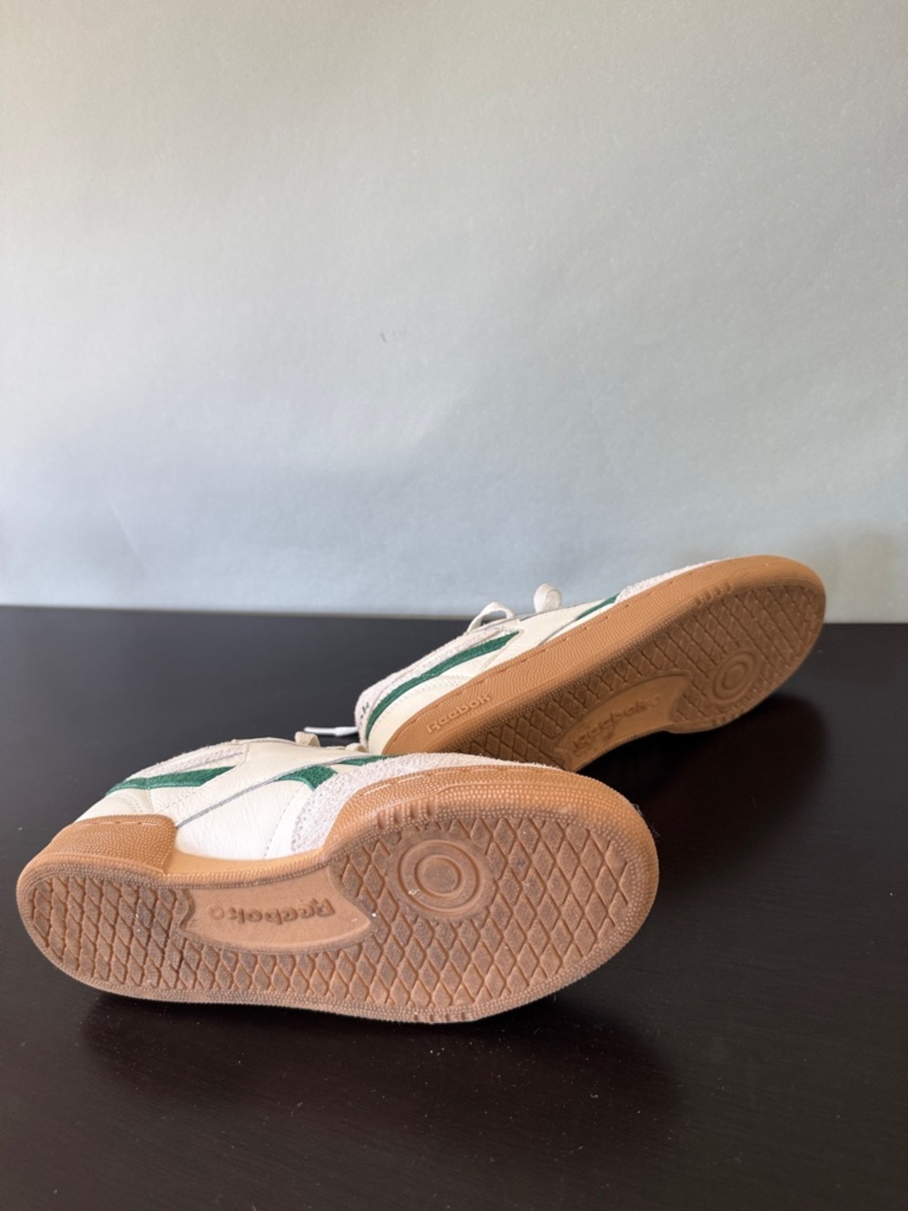 Reebok Classic White Green Gum Sole Sneakers Women’s Size 6 Retro Tennis Shoes - Picture 4 of 4